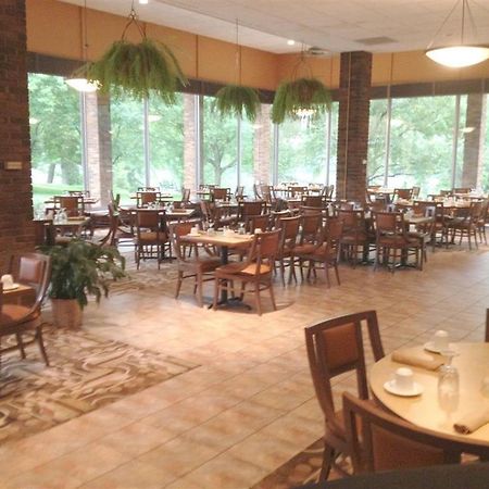 Owego Treadway Inn And Suites ร้านอาหาร รูปภาพ